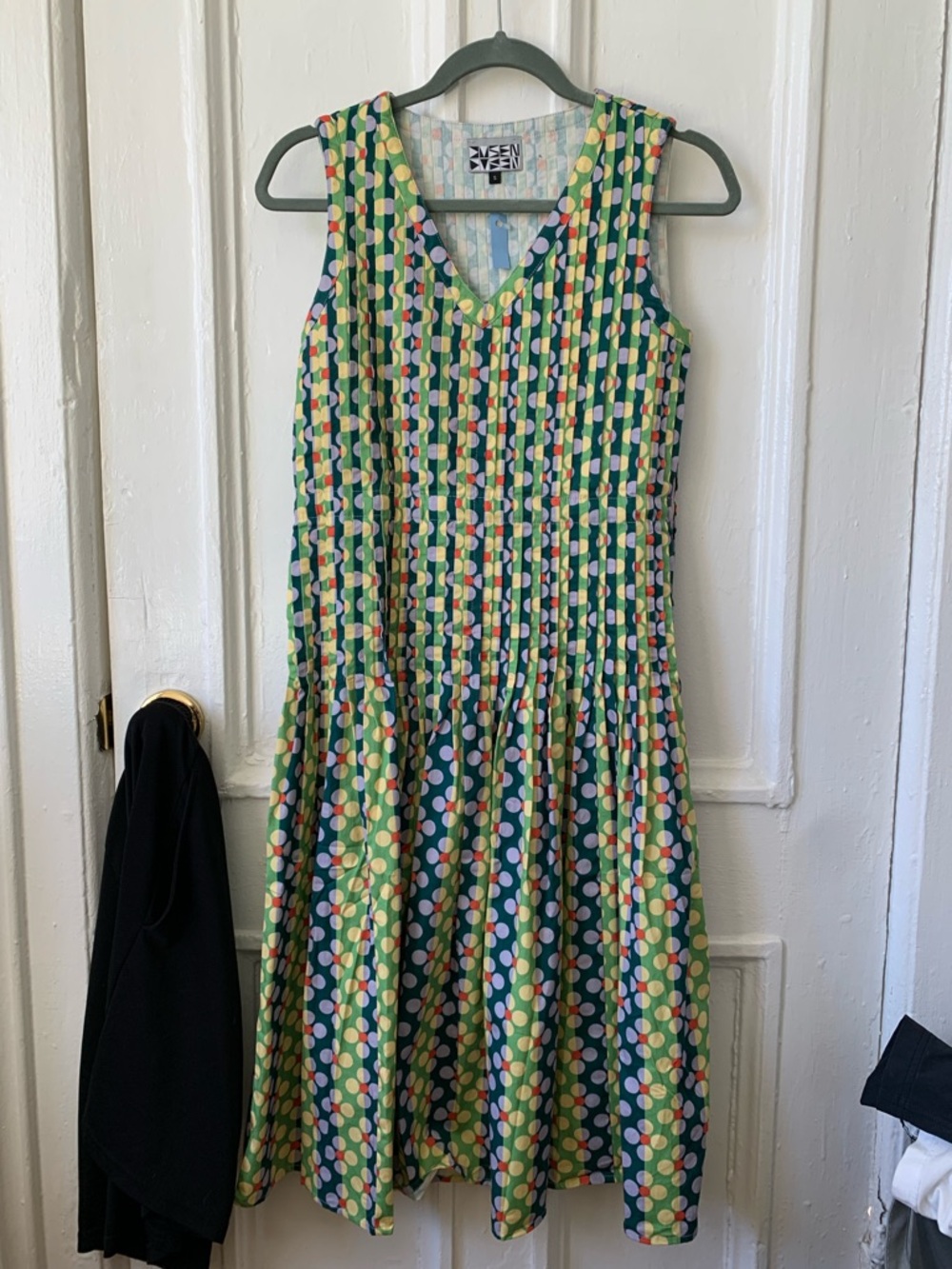 Dusen Dusen Sleeveless V-Neck Dress